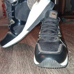 MICHAEL KORS Sneaker Stylish Shoe Black Gold White Brown Logo Woman's Size 8 New
